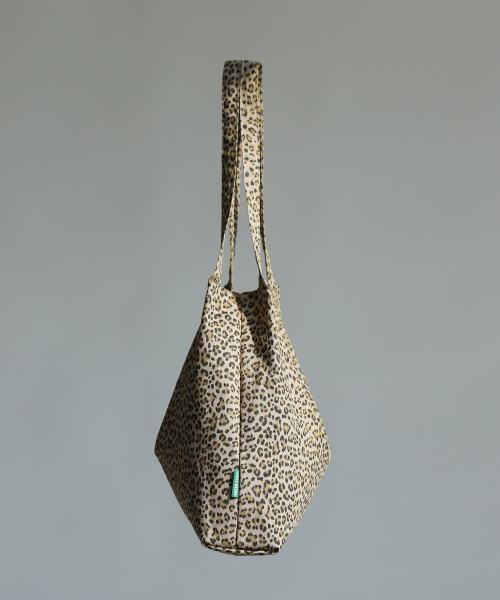 GREEN STUFF（グリーンスタッフ）の「boxy bag 53 - leopard all beige（エコバッグ/サブバッグ・レディース・その他・FREE）」の9枚目の写真