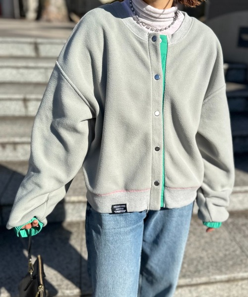 mi via loca（ミヴィアロカ）の「配色フリースボア クルーネックカーディガン/プルオーバー（カーディガン/ボレロ・レディース・グレー/ベージュ・FREE）」の19枚目の写真