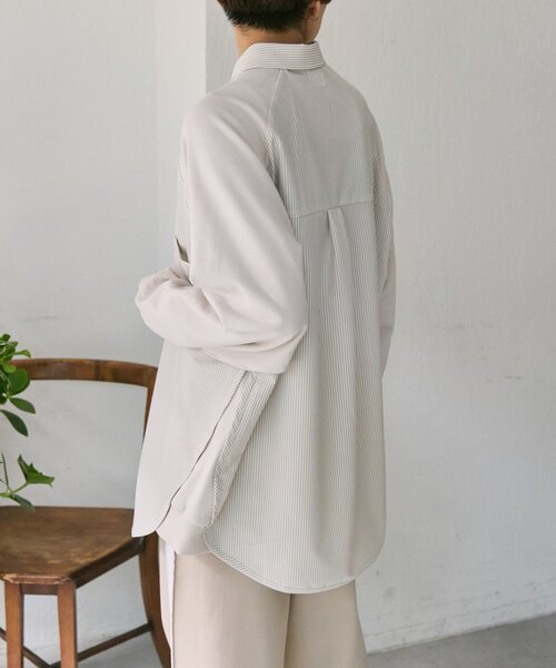 ear PAPILLONNER（イアパピヨネ）の「スウェット切替シャツ【SUM1 STYLE】（シャツ/ブラウス・レディース・ブラック/ライトベージュ・FREE）」の21枚目の写真