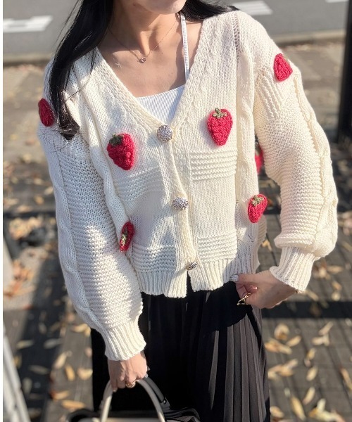 ぷっくりいちご柄ボリュームニットカーデ（カーディガン/ボレロ