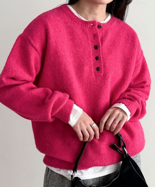 fredy emue（フレディエミュ）の「ヘンリーネックニットプルオーバー（ニット/セーター・レディース・ピンク/ライトグレー/イエロー/チャコールグレー・38）」の4枚目の写真