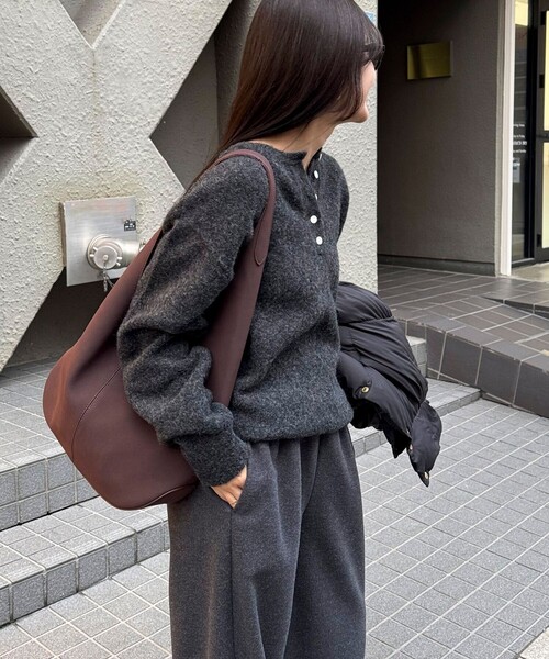 fredy emue（フレディエミュ）の「ヘンリーネックニットプルオーバー（ニット/セーター・レディース・ピンク/ライトグレー/イエロー/チャコールグレー・38）」の5枚目の写真