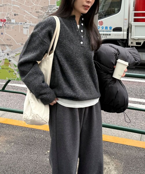 fredy emue（フレディエミュ）の「ヘンリーネックニットプルオーバー（ニット/セーター・レディース・ピンク/ライトグレー/イエロー/チャコールグレー・38）」の12枚目の写真