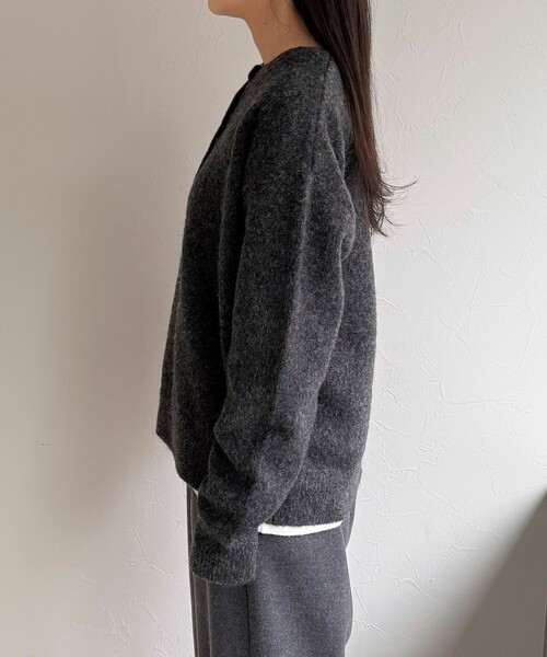 fredy emue（フレディエミュ）の「ヘンリーネックニットプルオーバー（ニット/セーター・レディース・ピンク/ライトグレー/イエロー/チャコールグレー・38）」の17枚目の写真