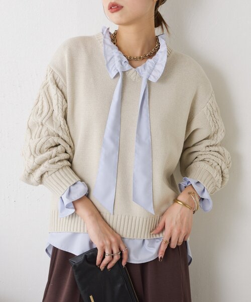 Jena espace merveilleux（ジェナ　エスパスメルヴェイユ）の「【スッキリ小顔見え◎】袖ケーブルVニット（ニット/セーター・レディース・オフホワイト/チャコールグレー/ライトグレー・FREE）」の3枚目の写真