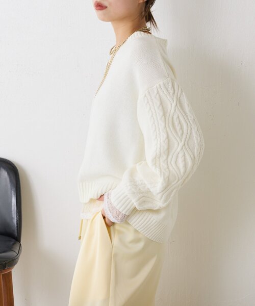 Jena espace merveilleux（ジェナ　エスパスメルヴェイユ）の「【スッキリ小顔見え◎】袖ケーブルVニット（ニット/セーター・レディース・オフホワイト/チャコールグレー/ライトグレー・FREE）」の10枚目の写真
