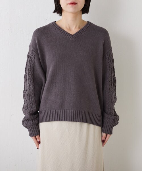 Jena espace merveilleux（ジェナ　エスパスメルヴェイユ）の「【スッキリ小顔見え◎】袖ケーブルVニット（ニット/セーター・レディース・オフホワイト/チャコールグレー/ライトグレー・FREE）」の18枚目の写真