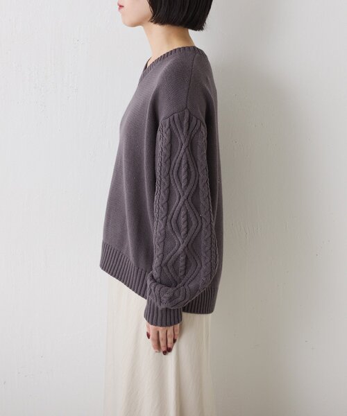 Jena espace merveilleux（ジェナ　エスパスメルヴェイユ）の「【スッキリ小顔見え◎】袖ケーブルVニット（ニット/セーター・レディース・オフホワイト/チャコールグレー/ライトグレー・FREE）」の17枚目の写真