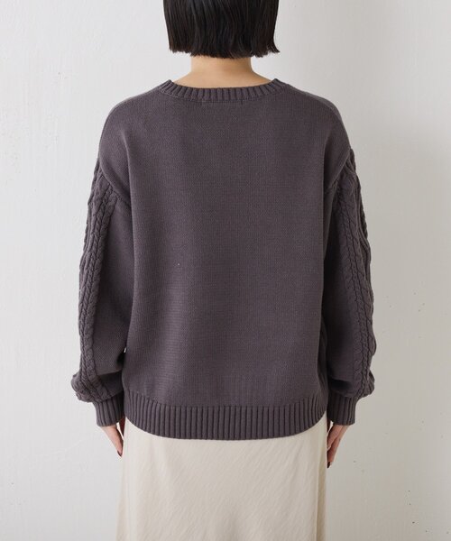 Jena espace merveilleux（ジェナ　エスパスメルヴェイユ）の「【スッキリ小顔見え◎】袖ケーブルVニット（ニット/セーター・レディース・オフホワイト/チャコールグレー/ライトグレー・FREE）」の16枚目の写真