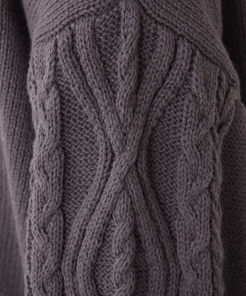 Jena espace merveilleux（ジェナ　エスパスメルヴェイユ）の「【スッキリ小顔見え◎】袖ケーブルVニット（ニット/セーター・レディース・オフホワイト/チャコールグレー/ライトグレー・FREE）」の14枚目の写真