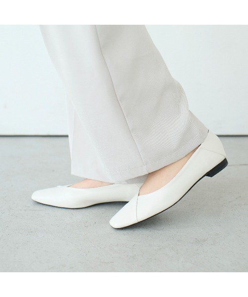 carino（カリーノ）の「【レイン対応】スクエアトゥバレエシューズ（バレエシューズ・レディース・シルバー/アイボリー/ブラック・24.5cm/24cm/23.5cm/23cm/22.5cm）」の2枚目の写真