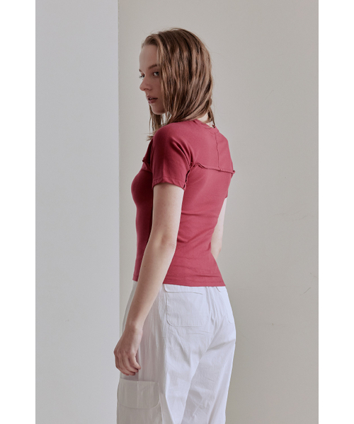 AFTERHOURS(アフターアワーズ)の「RAW CUT LINE HALF TOP (CURRANT)(Tシャツ/カットソー・レディース・その他・FREE)」の2枚目の写真