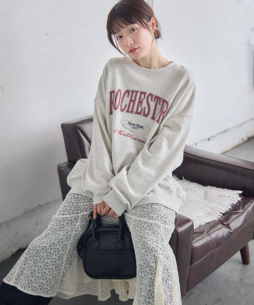 RETRO GIRL（レトロガール）の「カレッジロゴトレーナー（スウェット・レディース・グリーン/ホワイト系その他/ブルー・FREE）」の4枚目の写真