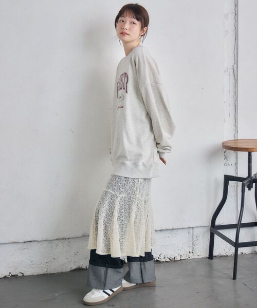 RETRO GIRL（レトロガール）の「カレッジロゴトレーナー（スウェット・レディース・グリーン/ホワイト系その他/ブルー・FREE）」の10枚目の写真