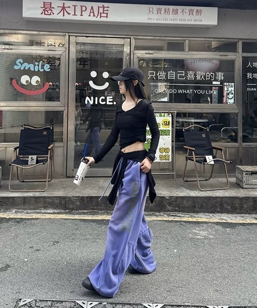 Ressaca(レサーカ)の「ワイドシルエットユーズド加工ロゴスウェットパンツ(スウェットパンツ・レディース・ブラック/パープル・M/L)」の9枚目の写真