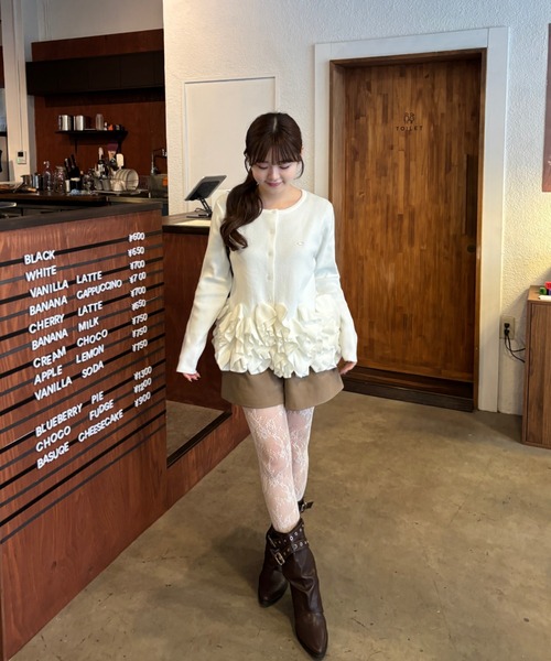 mellowneon（メロウネオン）の「ペプラムフリルニットカーディガン（ニット/セーター・レディース・アイボリー・FREE）」の7枚目の写真