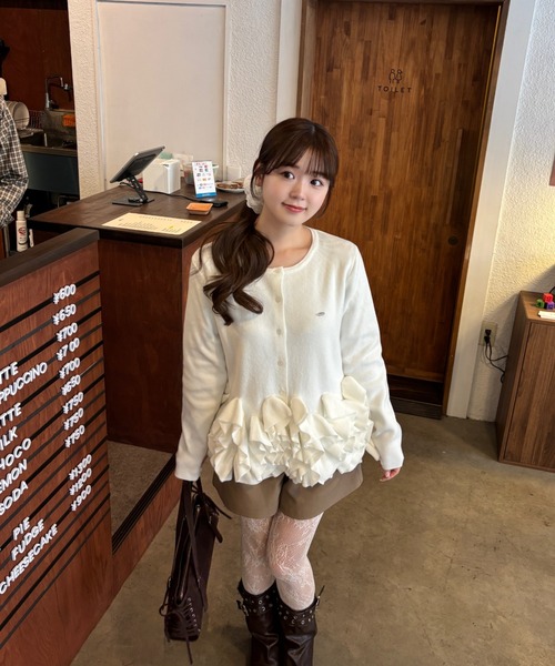 mellowneon（メロウネオン）の「ペプラムフリルニットカーディガン（ニット/セーター・レディース・アイボリー・FREE）」の6枚目の写真