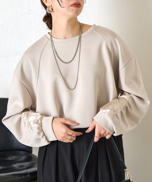 Jena espace merveilleux(ジェナ エスパスメルヴェイユ)の「袖サテンギャザープルオーバー(Tシャツ/カットソー・レディース・ネイビー/ベージュ/アイボリー・FREE)」の2枚目の写真