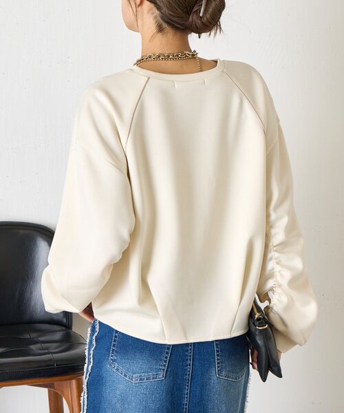 Jena espace merveilleux(ジェナ エスパスメルヴェイユ)の「袖サテンギャザープルオーバー(Tシャツ/カットソー・レディース・ネイビー/ベージュ/アイボリー・FREE)」の11枚目の写真