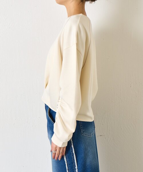 Jena espace merveilleux(ジェナ エスパスメルヴェイユ)の「袖サテンギャザープルオーバー(Tシャツ/カットソー・レディース・ネイビー/ベージュ/アイボリー・FREE)」の14枚目の写真