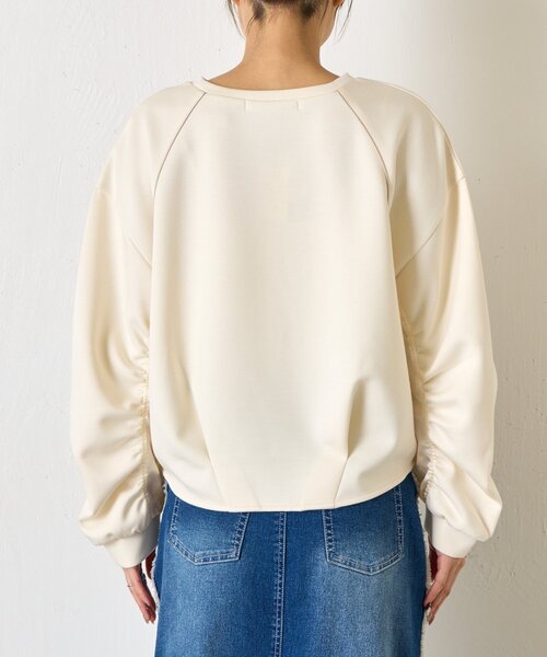 Jena espace merveilleux(ジェナ エスパスメルヴェイユ)の「袖サテンギャザープルオーバー(Tシャツ/カットソー・レディース・ネイビー/ベージュ/アイボリー・FREE)」の15枚目の写真
