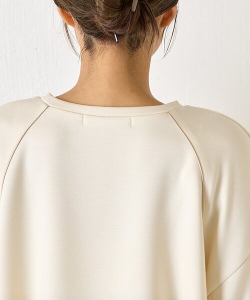 Jena espace merveilleux(ジェナ エスパスメルヴェイユ)の「袖サテンギャザープルオーバー(Tシャツ/カットソー・レディース・ネイビー/ベージュ/アイボリー・FREE)」の16枚目の写真