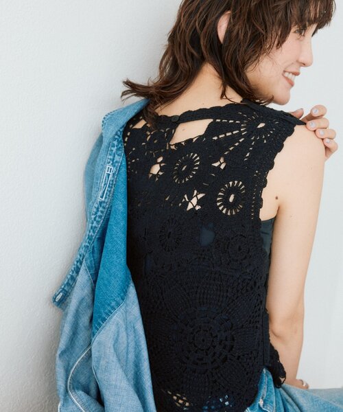 RIVE DROITE(リヴドロワ)の「【着映え】エンブロイダリーベスト(ニット/セーター・レディース・ブラック/オフホワイト・FREE)」の1枚目の写真