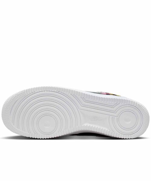 NIKE(ナイキ)の「ナイキ エア フォース 1 '07 プレミアム ウィメンズシューズ / Nike Air Force 1 '07 Premium Women's Shoes IB6644-001 Black(スニーカー・レディース・ブラック・25/24/22.5/22/23/23.5/24.5/25.5/26)」の2枚目の写真