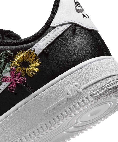 NIKE(ナイキ)の「ナイキ エア フォース 1 '07 プレミアム ウィメンズシューズ / Nike Air Force 1 '07 Premium Women's Shoes IB6644-001 Black(スニーカー・レディース・ブラック・25/24/22.5/22/23/23.5/24.5/25.5/26)」の8枚目の写真