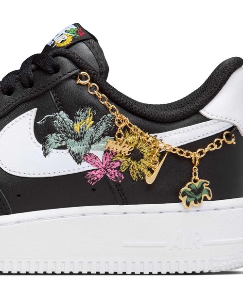 NIKE(ナイキ)の「ナイキ エア フォース 1 '07 プレミアム ウィメンズシューズ / Nike Air Force 1 '07 Premium Women's Shoes IB6644-001 Black(スニーカー・レディース・ブラック・25/24/22.5/22/23/23.5/24.5/25.5/26)」の9枚目の写真