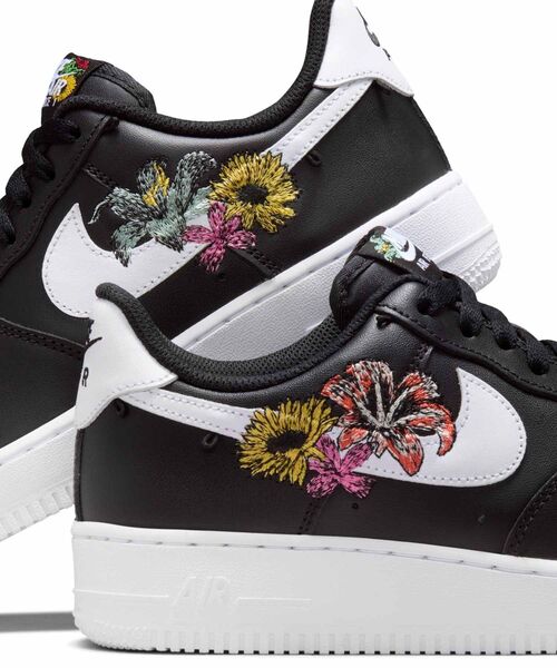 NIKE(ナイキ)の「ナイキ エア フォース 1 '07 プレミアム ウィメンズシューズ / Nike Air Force 1 '07 Premium Women's Shoes IB6644-001 Black(スニーカー・レディース・ブラック・25/24/22.5/22/23/23.5/24.5/25.5/26)」の11枚目の写真