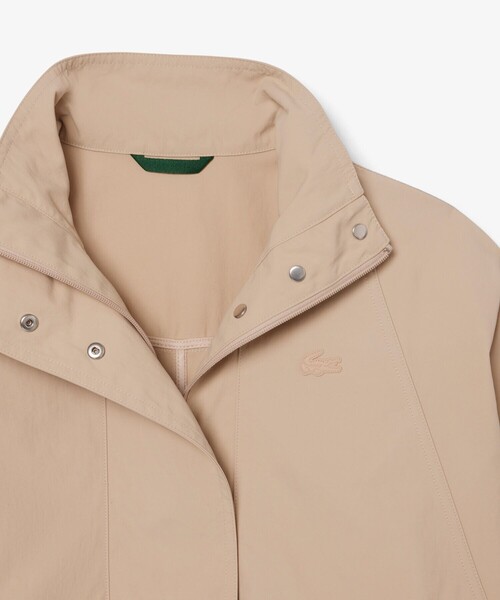 LACOSTE(ラコステ)の「撥水 防風 ワッシャー加工 オーバーサイズ ワイドスリーブ スタンドジャケット(ナイロンジャケット・レディース・ベージュ/ネイビー・38/36/34/40)」の4枚目の写真