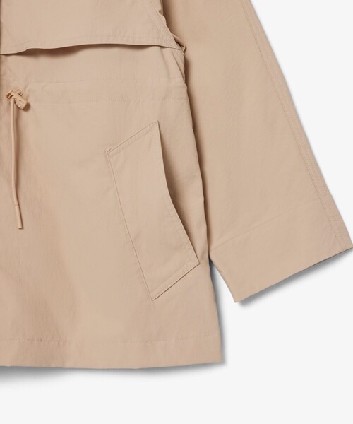 LACOSTE(ラコステ)の「撥水 防風 ワッシャー加工 オーバーサイズ ワイドスリーブ スタンドジャケット(ナイロンジャケット・レディース・ベージュ/ネイビー・38/36/34/40)」の5枚目の写真