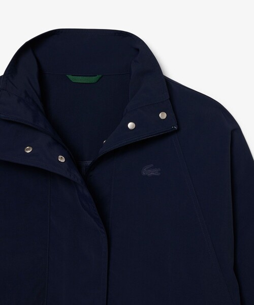 LACOSTE(ラコステ)の「撥水 防風 ワッシャー加工 オーバーサイズ ワイドスリーブ スタンドジャケット(ナイロンジャケット・レディース・ベージュ/ネイビー・38/36/34/40)」の7枚目の写真