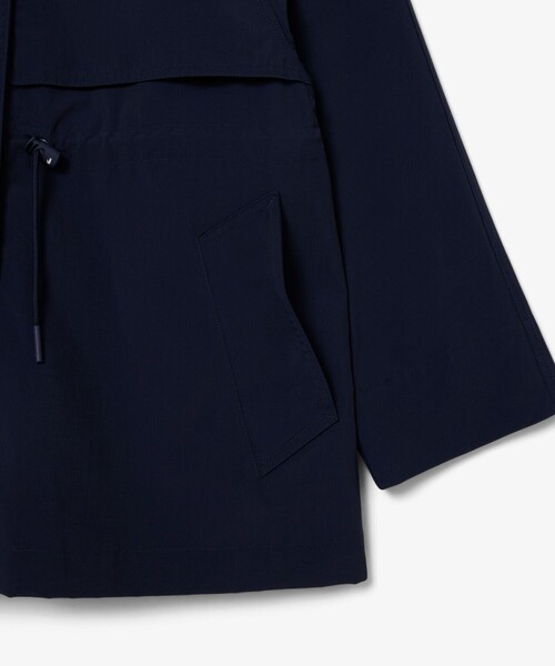 LACOSTE(ラコステ)の「撥水 防風 ワッシャー加工 オーバーサイズ ワイドスリーブ スタンドジャケット(ナイロンジャケット・レディース・ベージュ/ネイビー・38/36/34/40)」の8枚目の写真