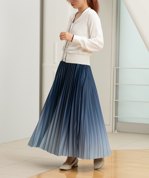 STRAWBERRY-FIELDS（ストロベリーフィールズ）の「ニットプリーツ（スカート・レディース・ベージュ/サックスブルー・2）」の2枚目の写真