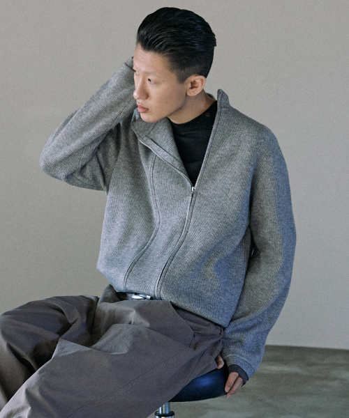 P.IN.O(ピインオ)の「ウールハイネックレイヤードニットジップアップ - グレー(カーディガン/ボレロ・メンズ・その他・LARGE/MEDIUM)」の1枚目の写真