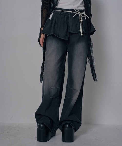 Diable baiser(ディアブルベーゼ)の「フリルレイヤードY2Kバギーデニムパンツ(デニムパンツ・レディース・ブラック・LARGE/MEDIUM/3L)」の1枚目の写真