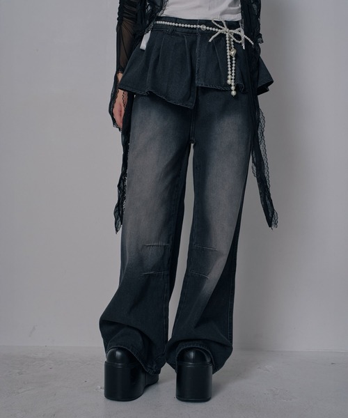 Diable baiser(ディアブルベーゼ)の「フリルレイヤードY2Kバギーデニムパンツ(デニムパンツ・レディース・ブラック・LARGE/MEDIUM/3L)」の4枚目の写真