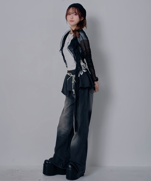 Diable baiser(ディアブルベーゼ)の「フリルレイヤードY2Kバギーデニムパンツ(デニムパンツ・レディース・ブラック・LARGE/MEDIUM/3L)」の5枚目の写真