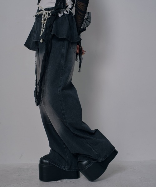 Diable baiser(ディアブルベーゼ)の「フリルレイヤードY2Kバギーデニムパンツ(デニムパンツ・レディース・ブラック・LARGE/MEDIUM/3L)」の6枚目の写真