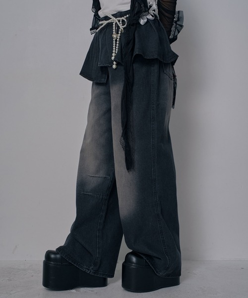 Diable baiser(ディアブルベーゼ)の「フリルレイヤードY2Kバギーデニムパンツ(デニムパンツ・レディース・ブラック・LARGE/MEDIUM/3L)」の9枚目の写真