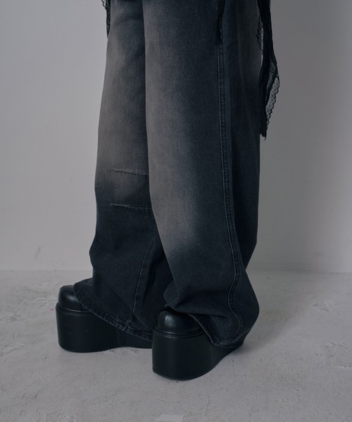 Diable baiser(ディアブルベーゼ)の「フリルレイヤードY2Kバギーデニムパンツ(デニムパンツ・レディース・ブラック・LARGE/MEDIUM/3L)」の10枚目の写真