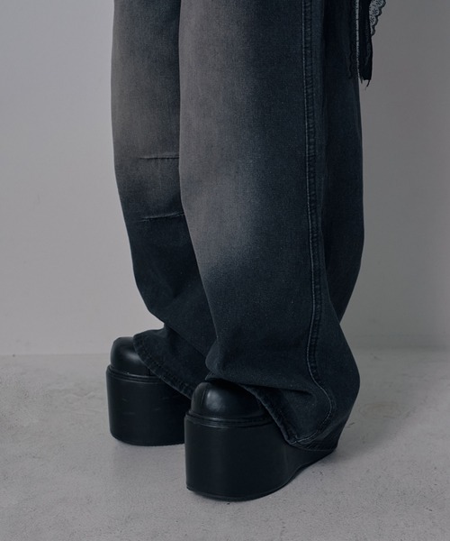 Diable baiser(ディアブルベーゼ)の「フリルレイヤードY2Kバギーデニムパンツ(デニムパンツ・レディース・ブラック・LARGE/MEDIUM/3L)」の17枚目の写真