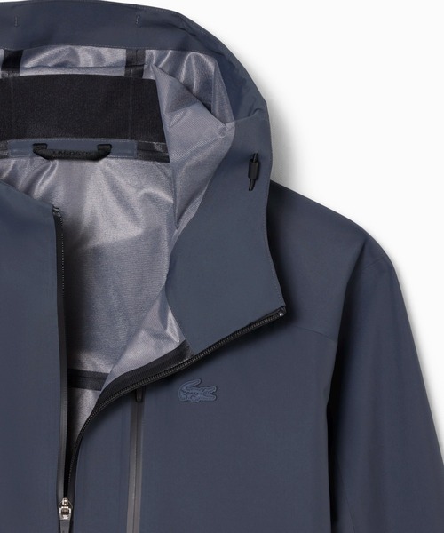 LACOSTE（ラコステ）の「撥水 防風 透湿 3レイヤー 止水ジップ 軽量フーデッドジャケット（マウンテンパーカー・メンズ・ダークアッシュ・50/48/46/52）」の6枚目の写真
