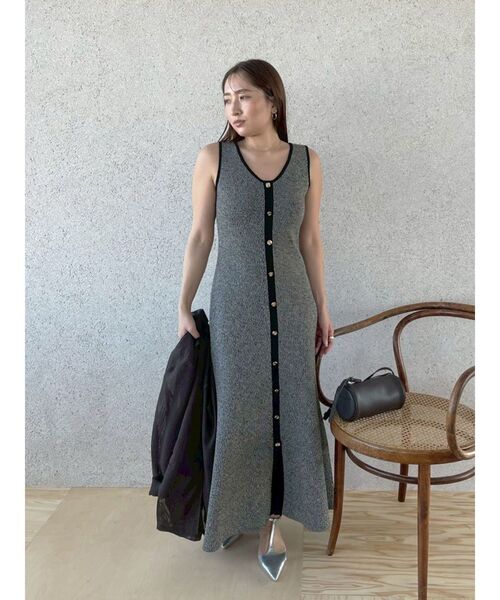 LAGUNAMOON（ラグナムーン）の「フロントボタンランジニットワンピース（ワンピース・レディース・ブラック/ベージュ・SMALL/MEDIUM）」の13枚目の写真