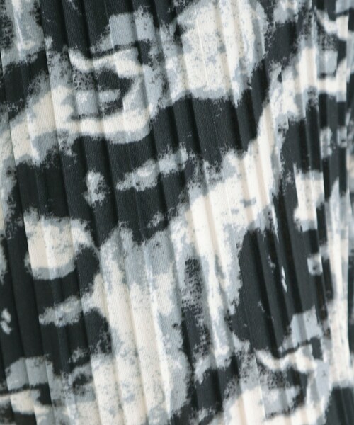 SHOO・LA・RUE（シューラルー）の「【S-LL/柄が選べる】ウエストゴムでらくちん 上品な光沢感　大人プリーツイージーパンツ（その他パンツ・レディース・ブラック系3/アイボリー系6/ブラック/ネイビー系5・02/03/04/01）」の12枚目の写真