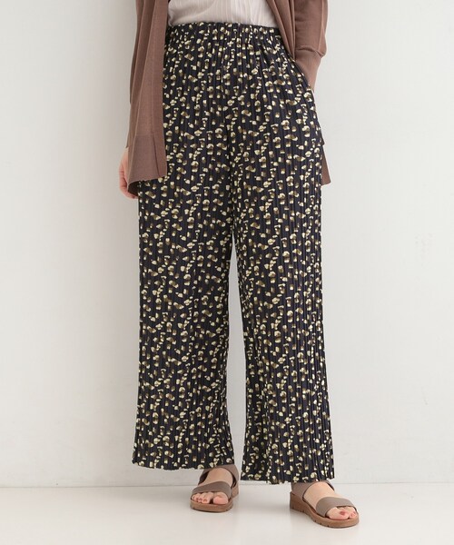 SHOO・LA・RUE（シューラルー）の「【S-LL/柄が選べる】ウエストゴムでらくちん 上品な光沢感　大人プリーツイージーパンツ（その他パンツ・レディース・ブラック系3/アイボリー系6/ブラック/ネイビー系5・02/03/04/01）」の13枚目の写真