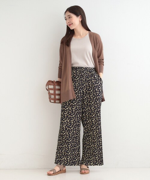 SHOO・LA・RUE（シューラルー）の「【S-LL/柄が選べる】ウエストゴムでらくちん 上品な光沢感　大人プリーツイージーパンツ（その他パンツ・レディース・ブラック系3/アイボリー系6/ブラック/ネイビー系5・02/03/04/01）」の15枚目の写真