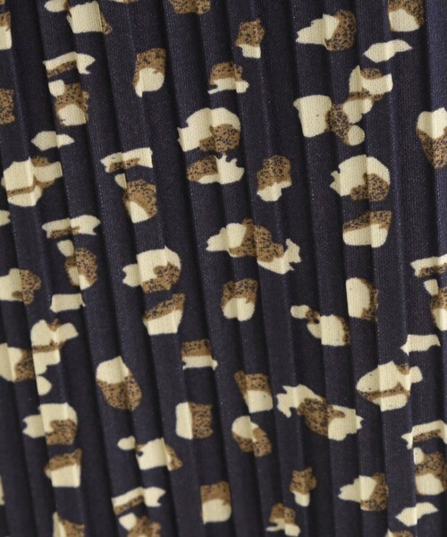 SHOO・LA・RUE（シューラルー）の「【S-LL/柄が選べる】ウエストゴムでらくちん 上品な光沢感　大人プリーツイージーパンツ（その他パンツ・レディース・ブラック系3/アイボリー系6/ブラック/ネイビー系5・02/03/04/01）」の16枚目の写真